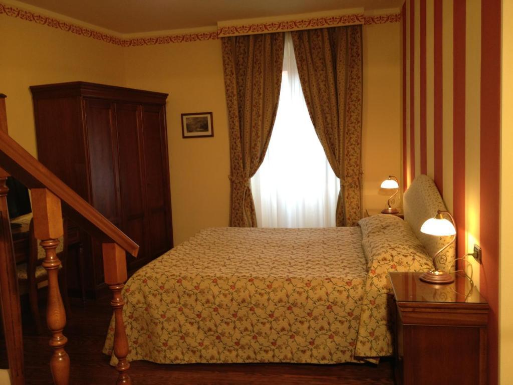 Hotel La Dependance Menaggio Pokój zdjęcie